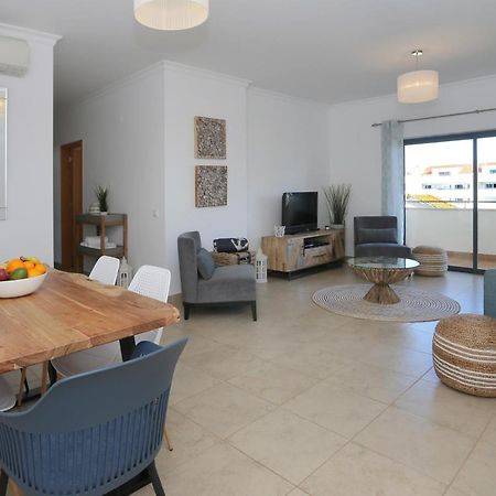 3 Bedroom Apartment With Indoor Pool Central Lagos Ngoại thất bức ảnh
