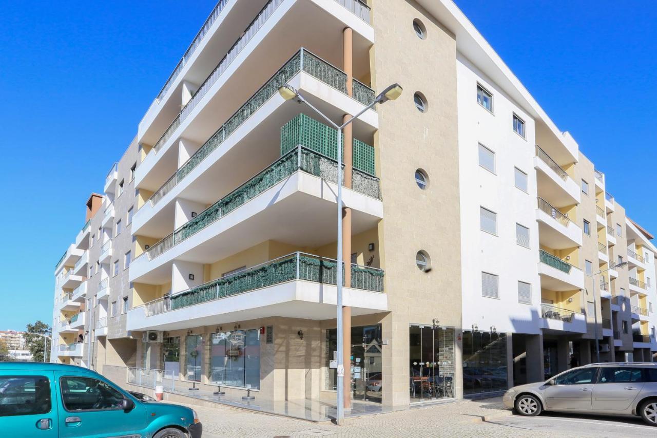 3 Bedroom Apartment With Indoor Pool Central Lagos Ngoại thất bức ảnh