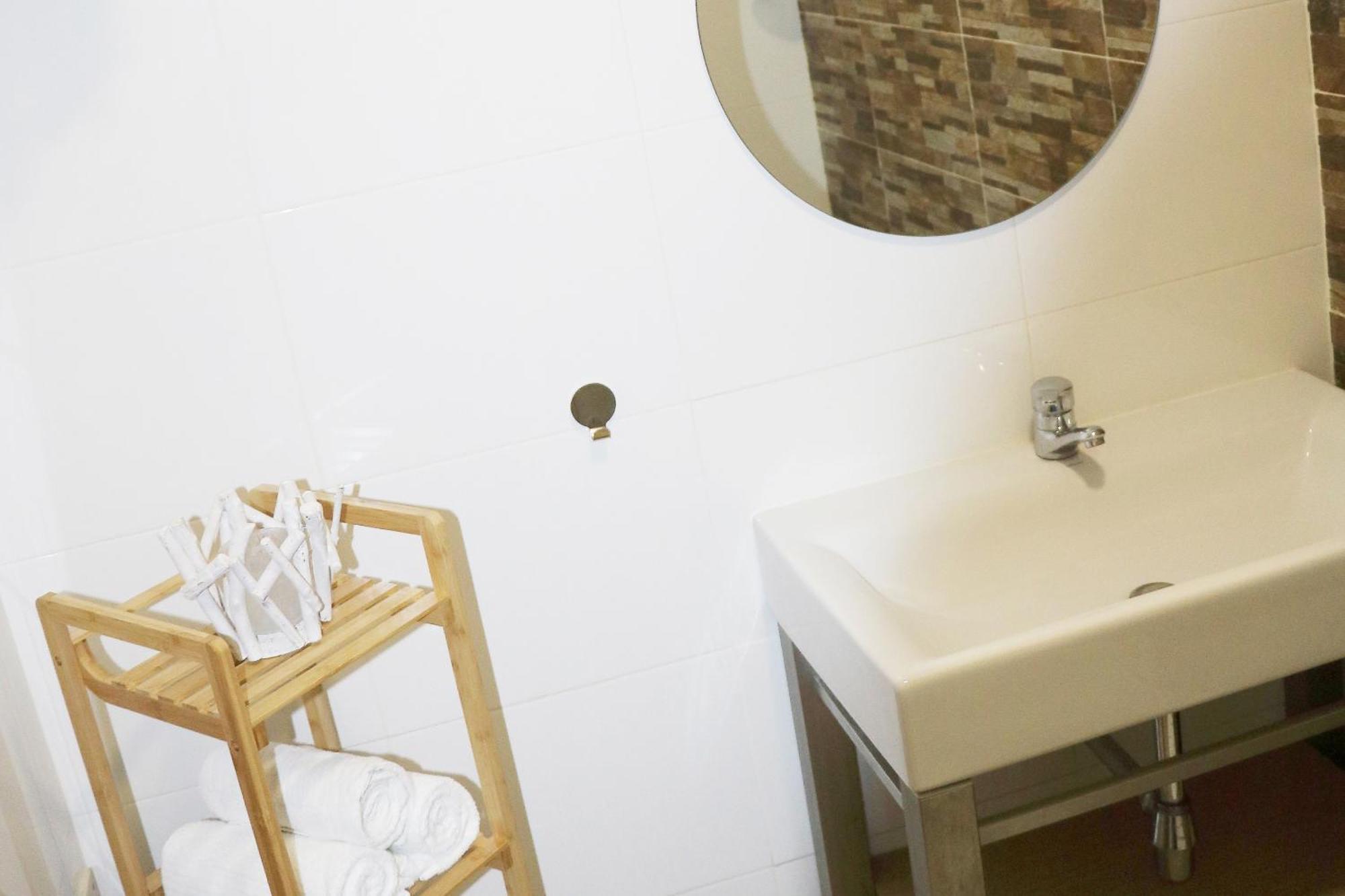 3 Bedroom Apartment With Indoor Pool Central Lagos Ngoại thất bức ảnh